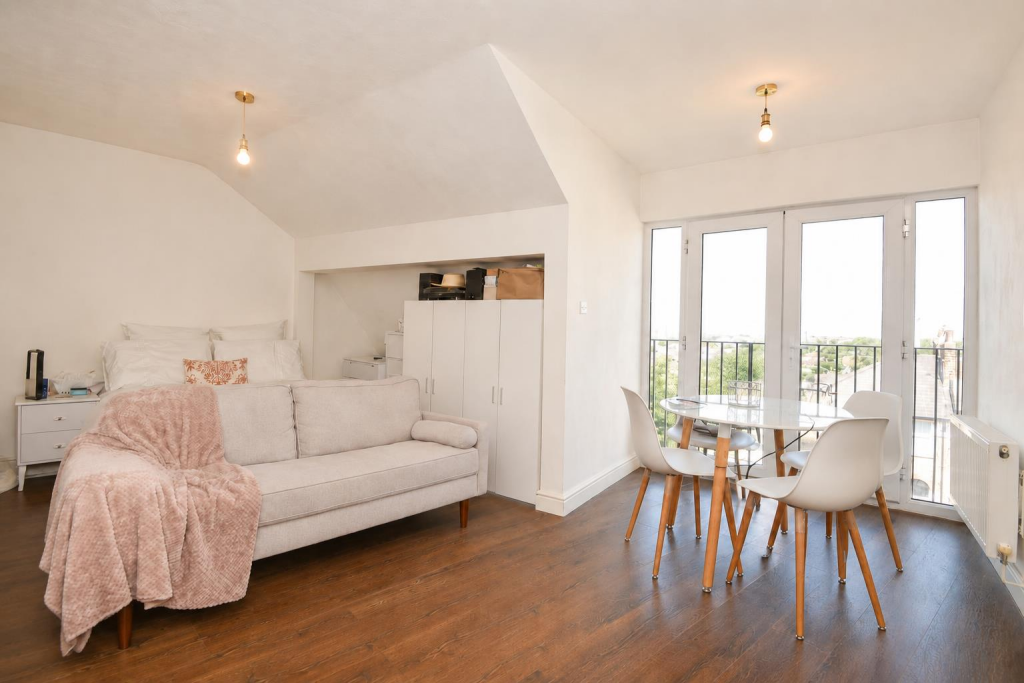 Main image of property: Lavender Hill, Battersea SW11