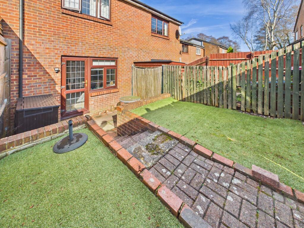 House in Crawley, Broadfield - View 3