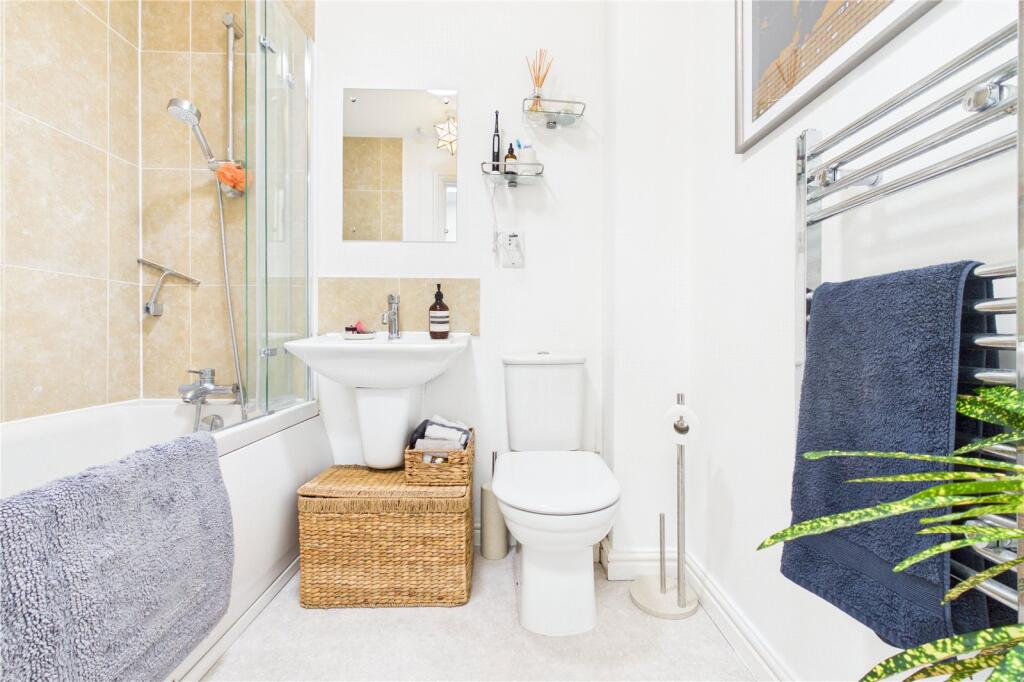 Apartment in Thatcham, West Berkshire - More
