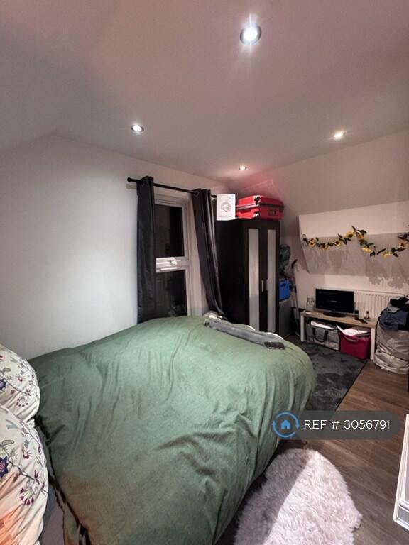 6 bedroom detached house for rent