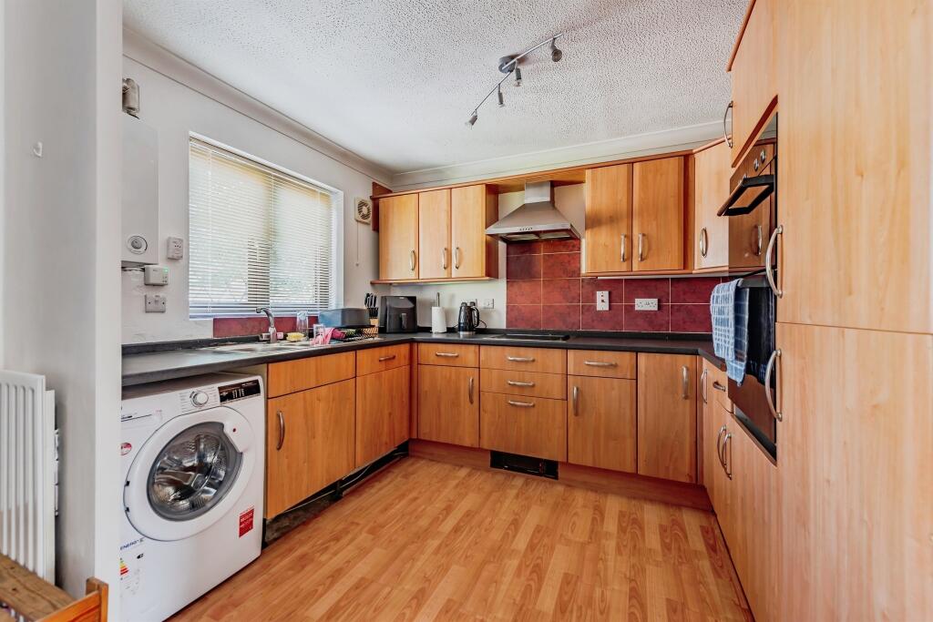 House in Crawley, Southgate - View 3