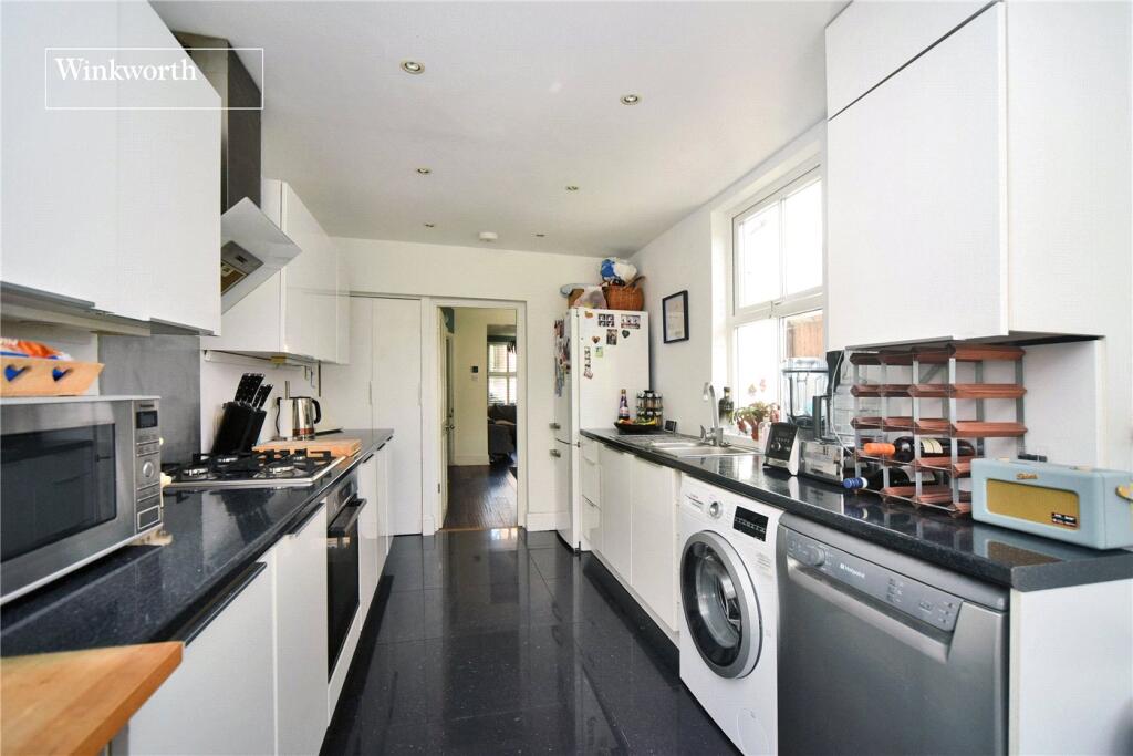 House in Sutton - More