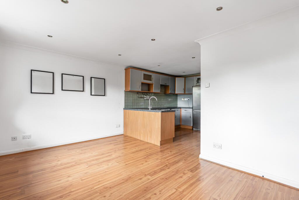 Ladywood Road, Hertford, SG14 photo 4