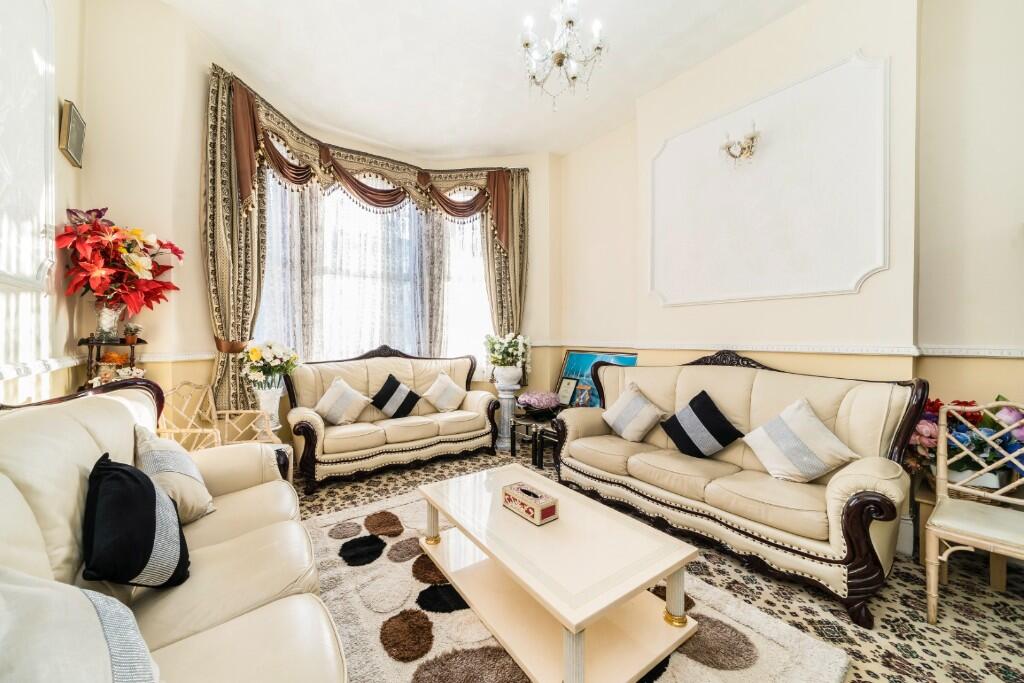Lea Bridge Road, London, E10 photo 3