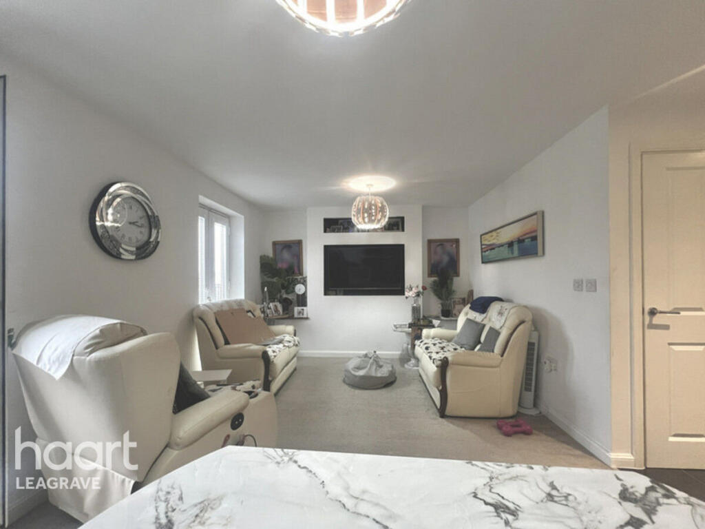 House in Luton - View 4