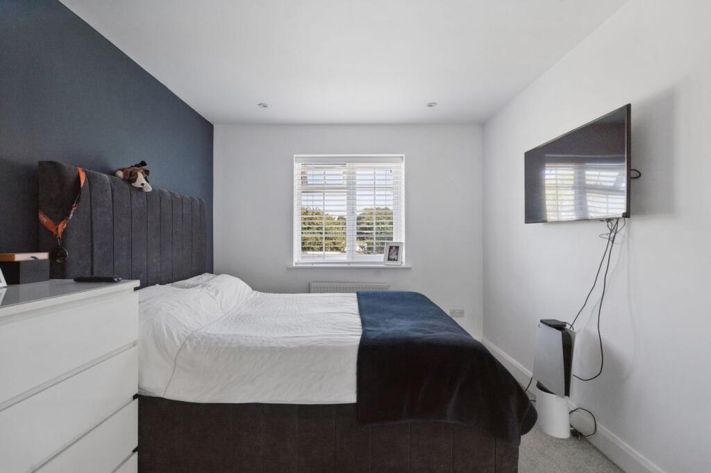 House in Richings Park, Iver - View 5