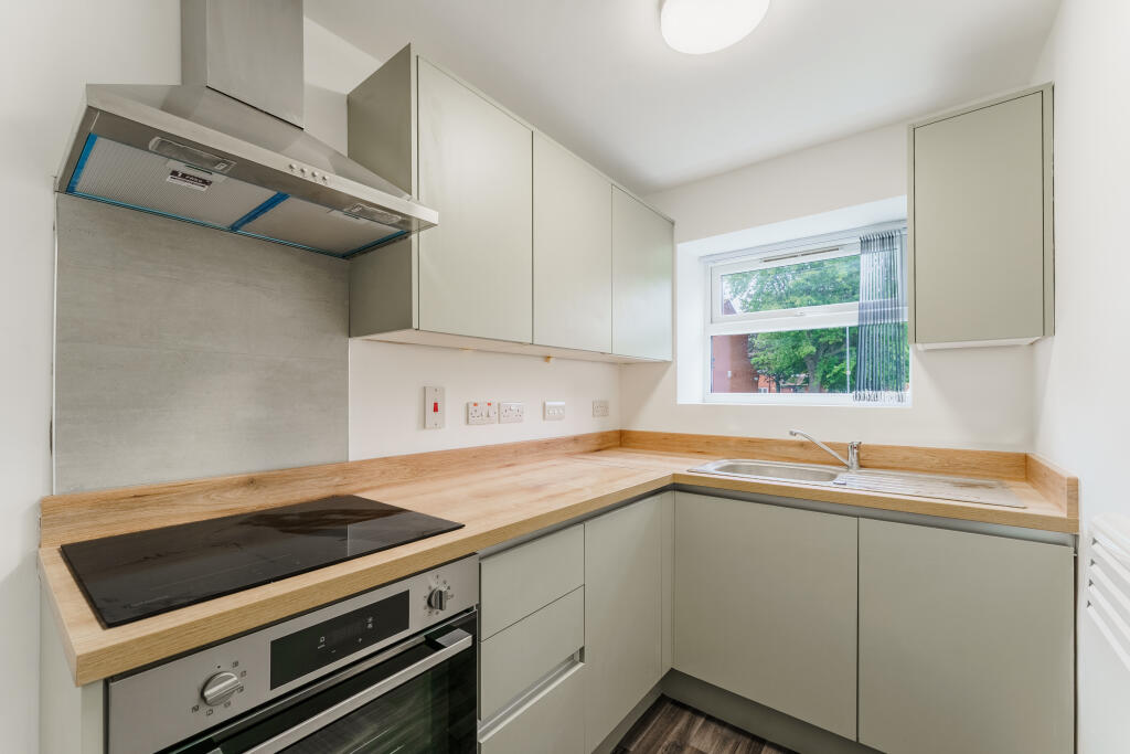 Apartment in Wakefield, Belle Vue - View 5