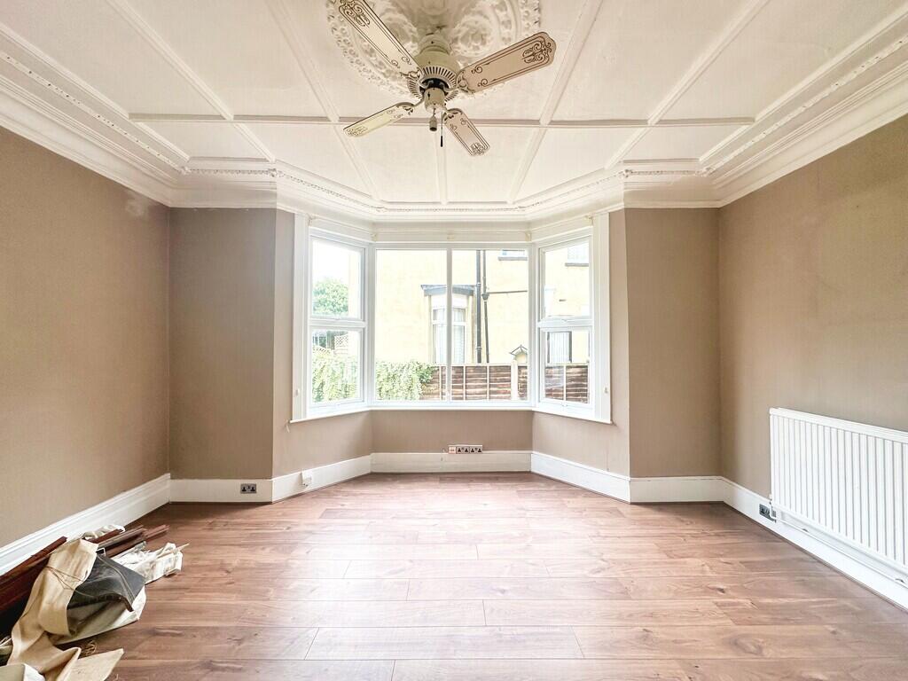 Apartment in Southend-on-Sea - View 2