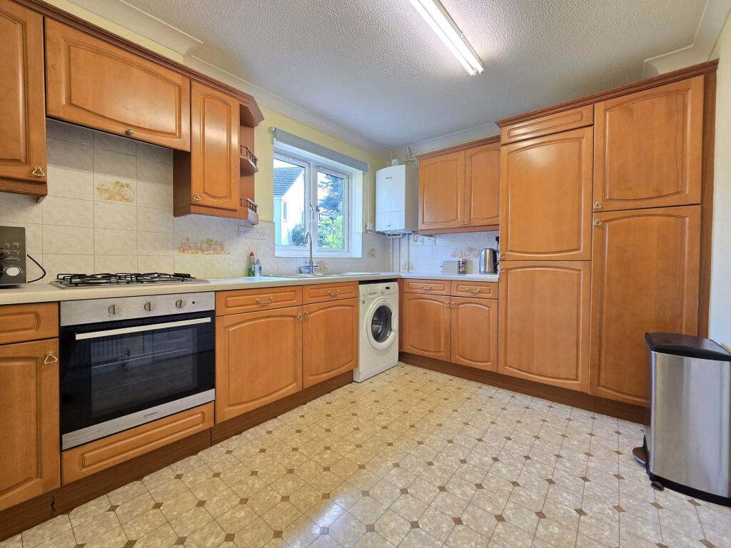 8, Riverside Close photo 4