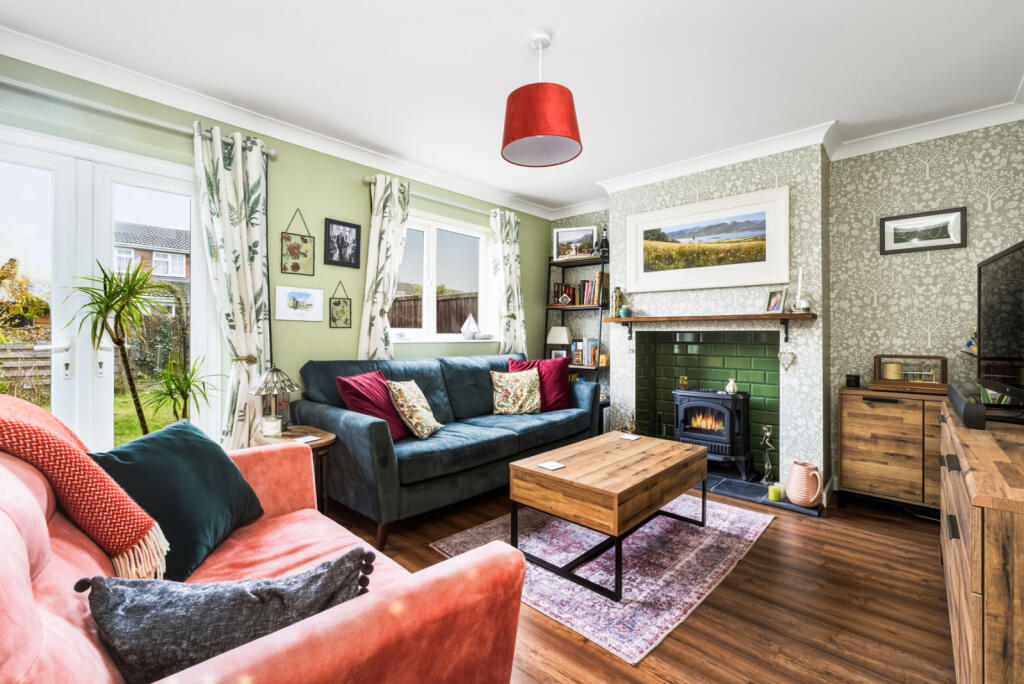 3-bed terraced on Thornbera Gardens, Bishop's Stortford, Hertfordshire, CM23, £390,000