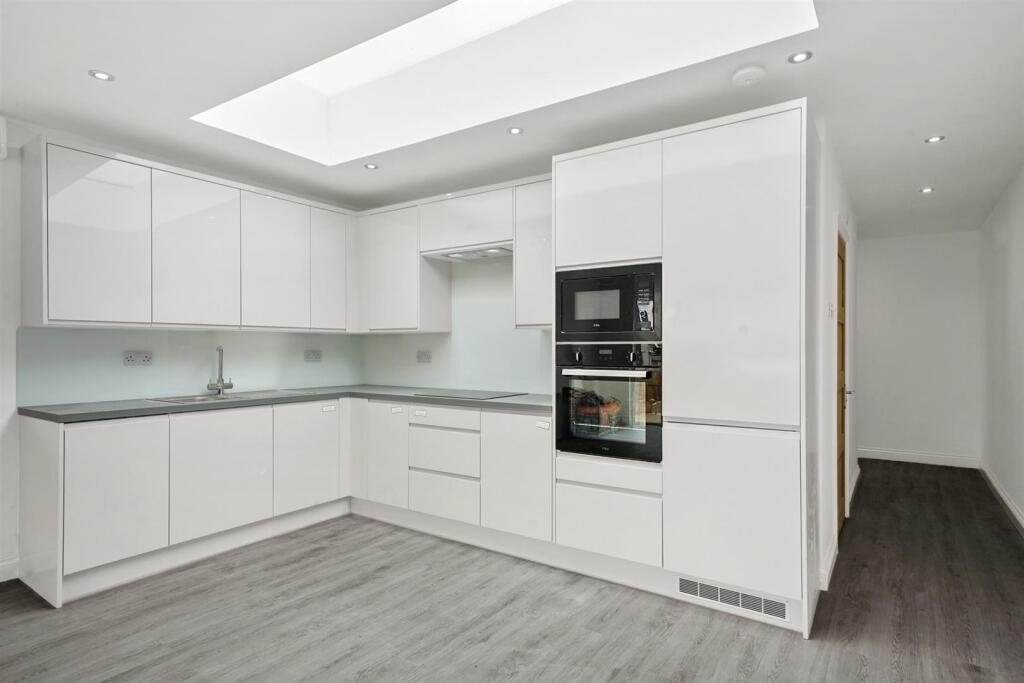 House in London - View 3