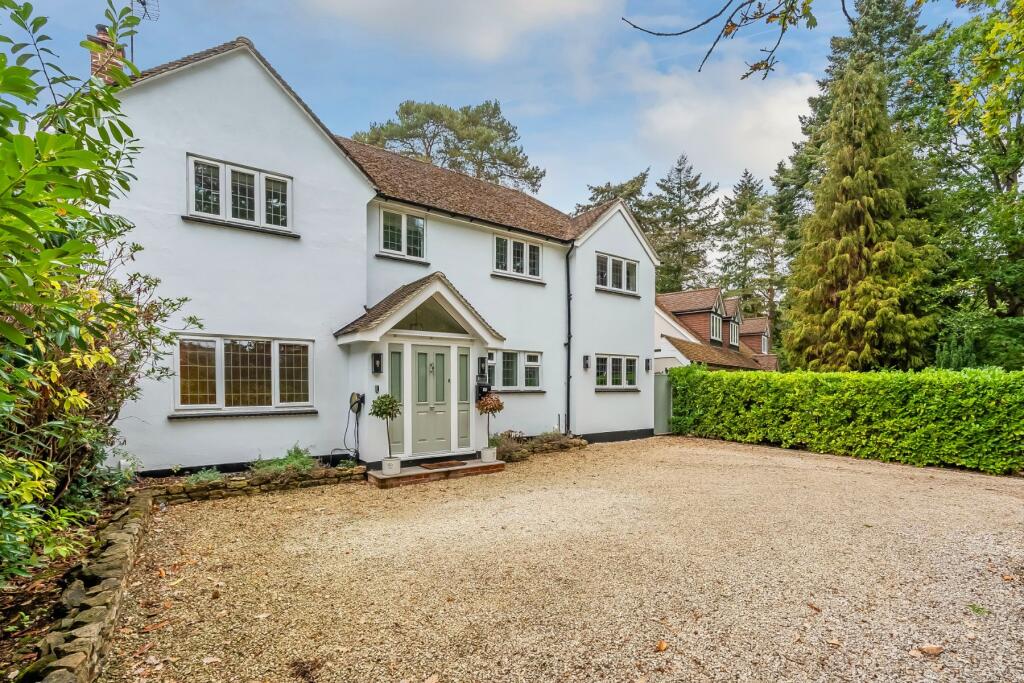 5-bed detached on Norfolk Farm Road, Pyrford, Surrey, GU22, £1,650,000
