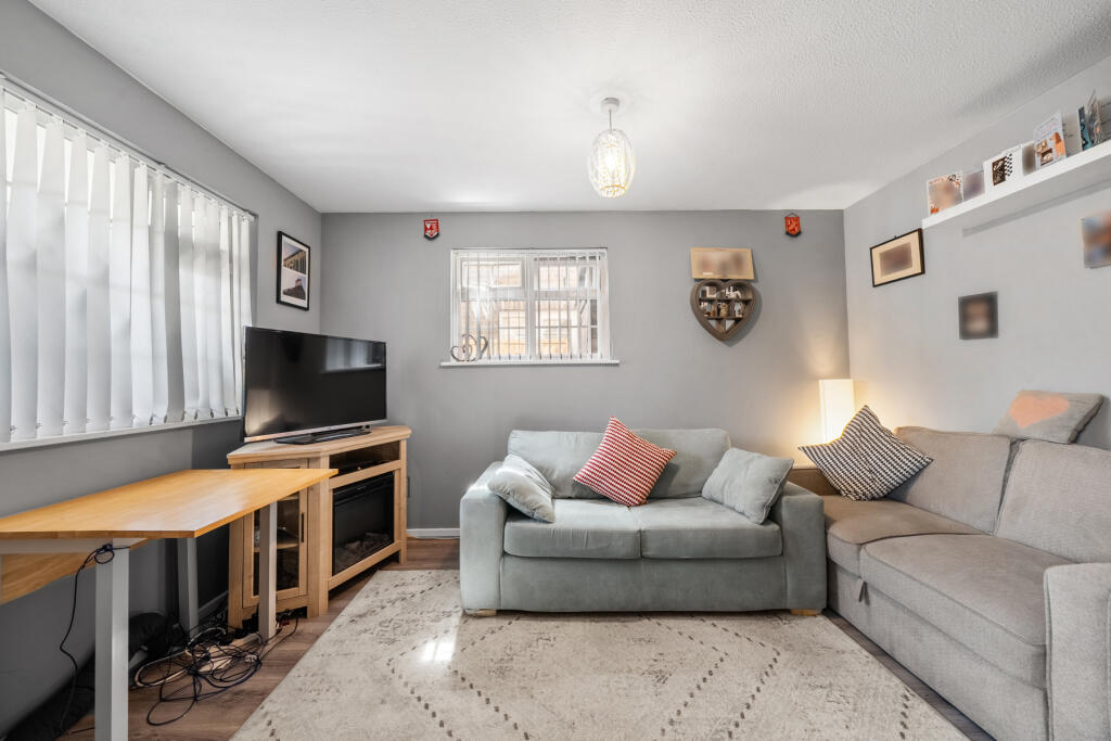 House in Runnymede, Chertsey - More