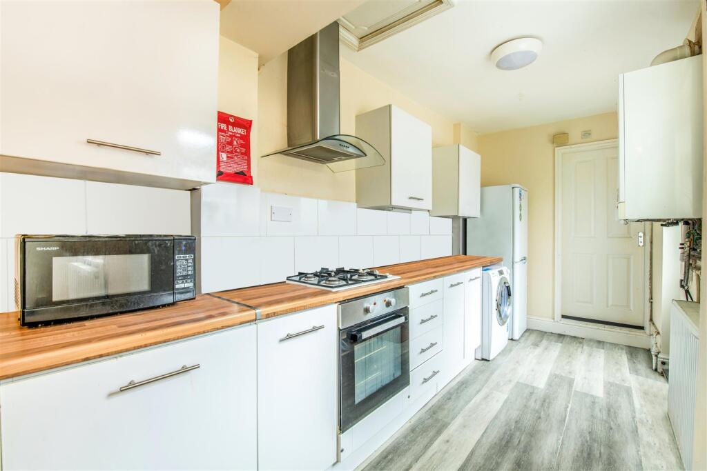 Main image of property: £132pppw Warwick Street, Dunkirk, Nottingham