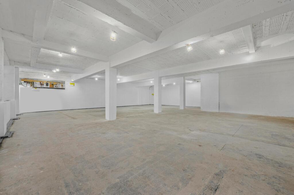 hall 9.jpg