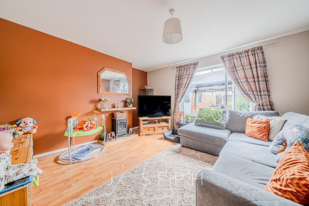 House in Ipswich, Whitton - More