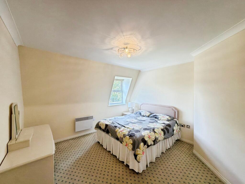 Apartment in Winkfield, Bracknell Forest - View 4