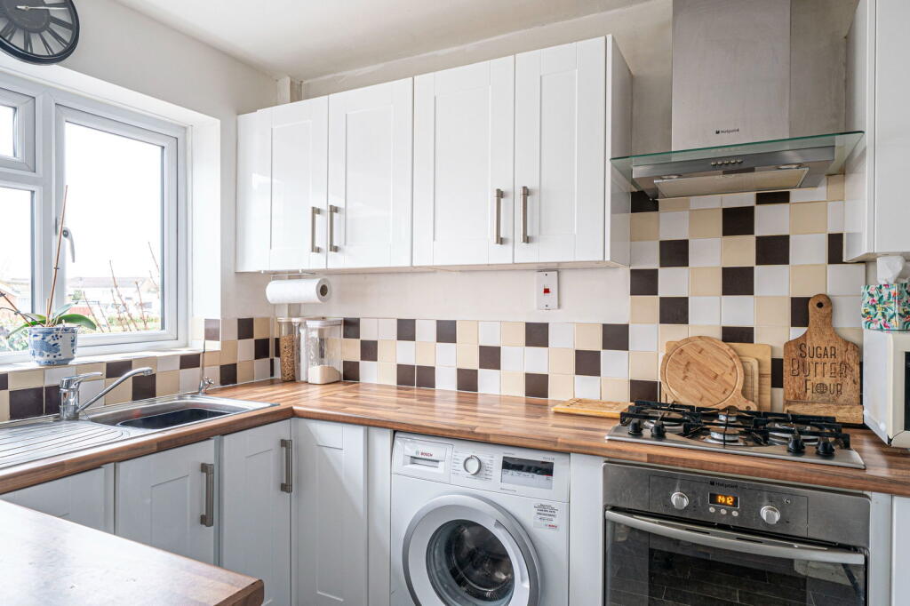 Meon Road, Oakley, Basingstoke, RG23 7AL photo 3