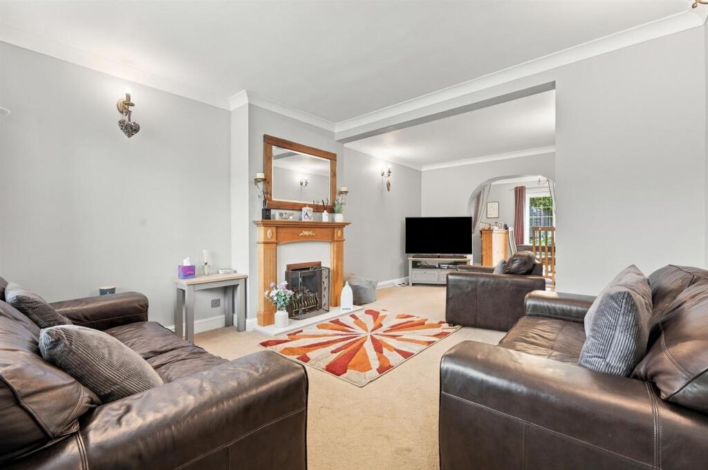 House in East Hertfordshire, Thundridge - View 3