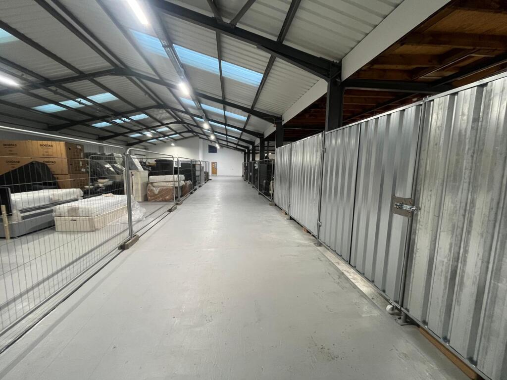 Excellent loading and internal access
