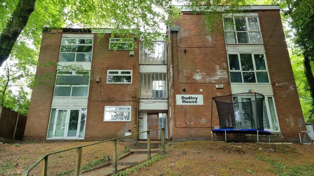 3-bed flat on Prestwich Park Road South, Prestwich, Manchester, £155,000