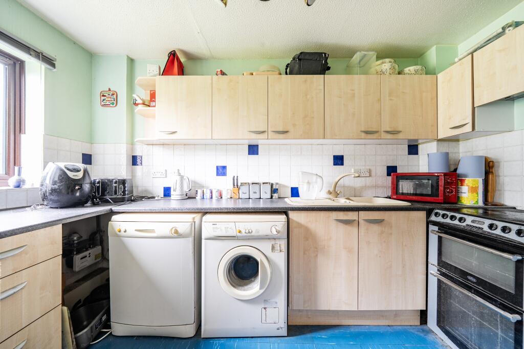 Liphook with scope to put your own stamp on this property photo 4