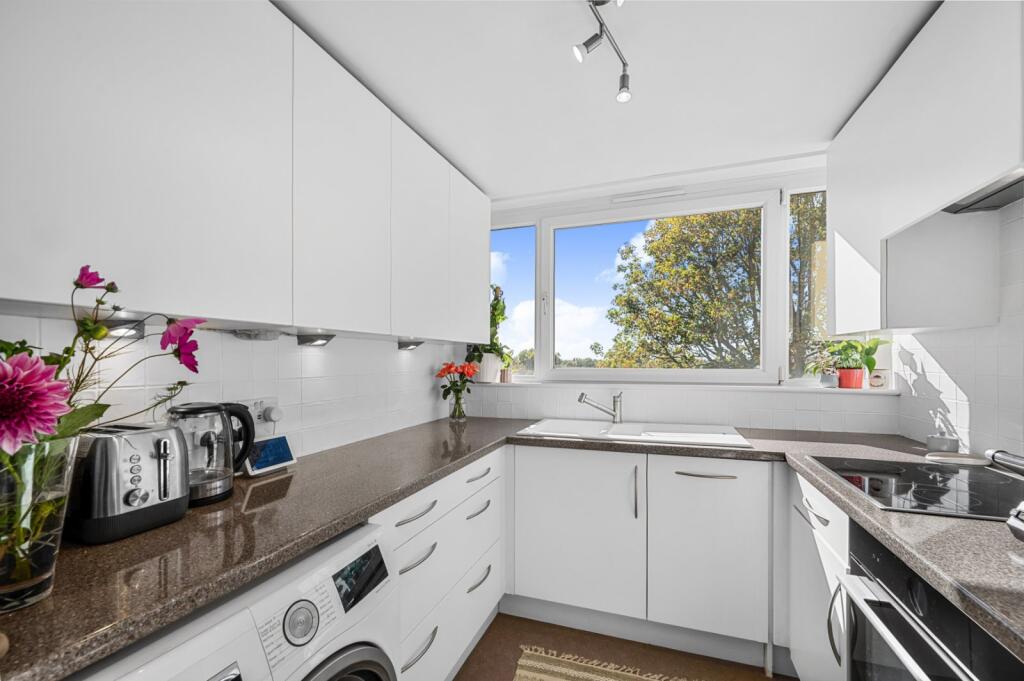Apartment in Twickenham - View 3