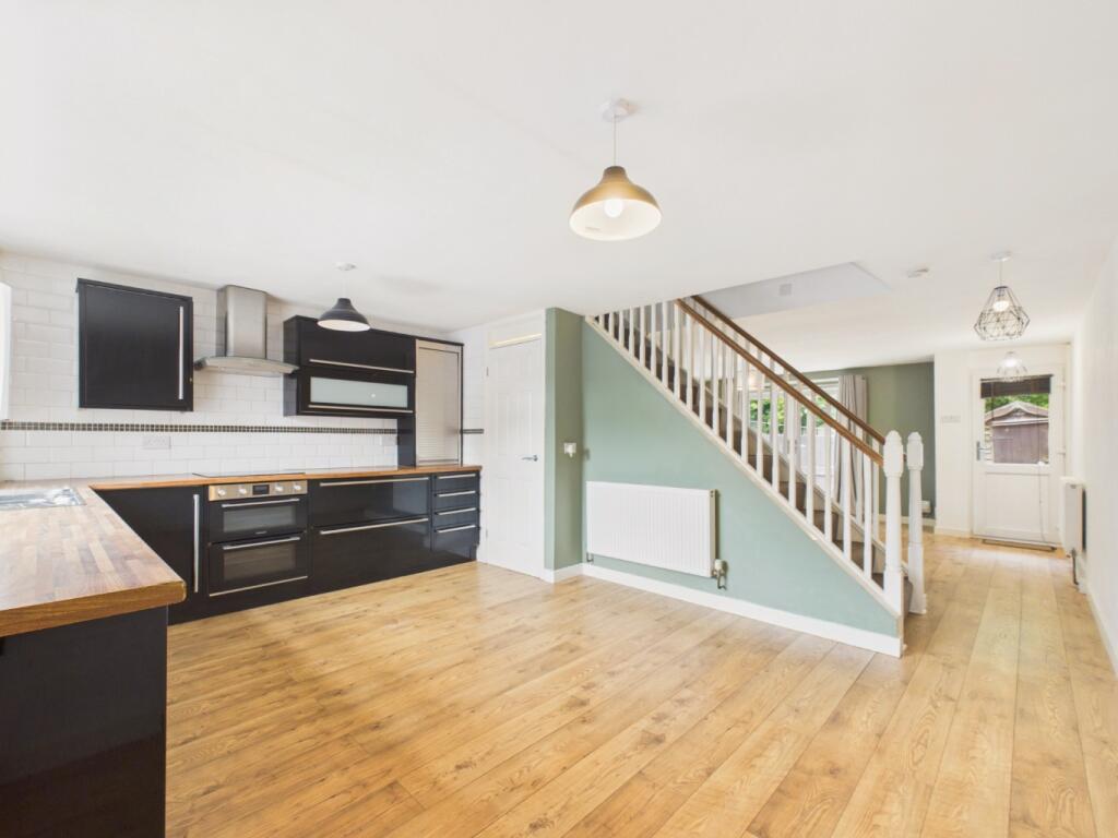 Main image of property: Curlew Close, Bransholme, Hull, East Riding of Yorkshire, HU7 4SY