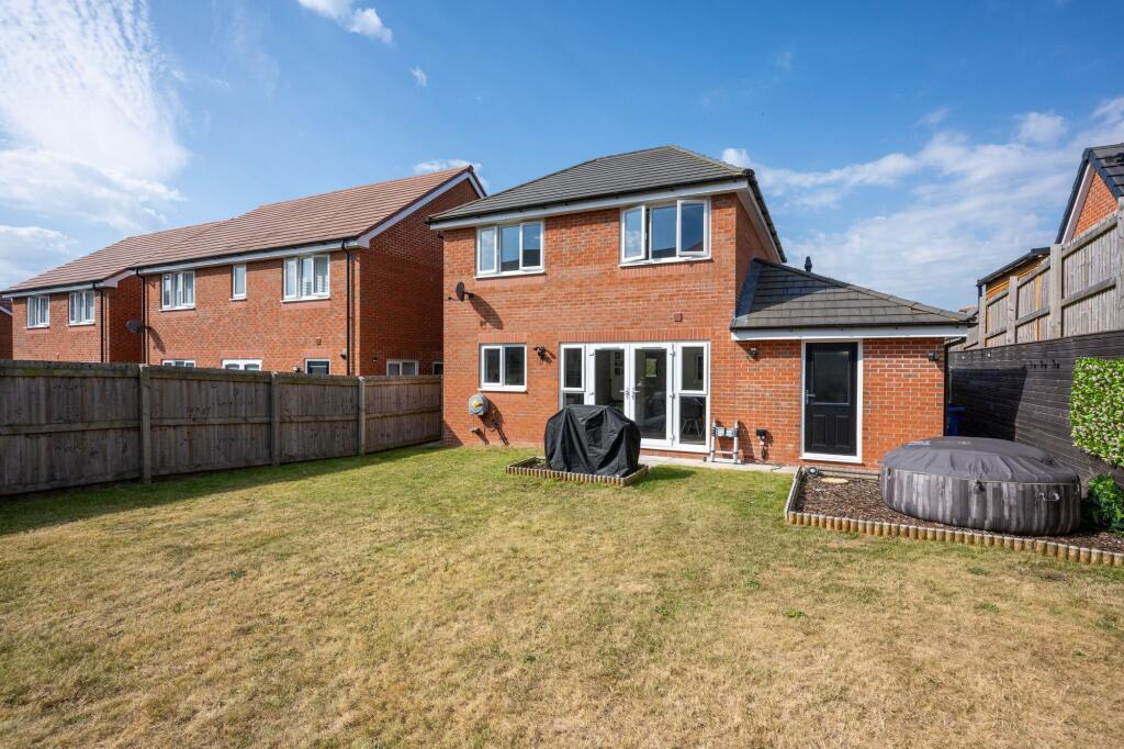 Oakhill Drive, Skelmersdale, WN8 photo 4