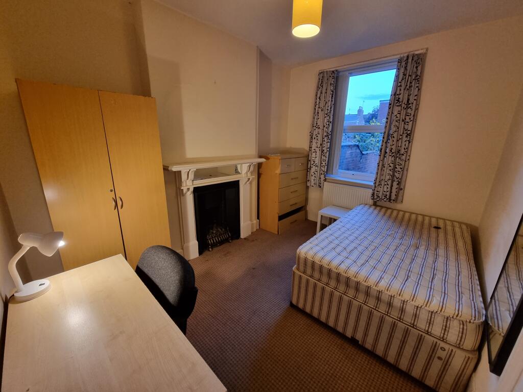 House in Warwick, Royal Leamington Spa - View 4