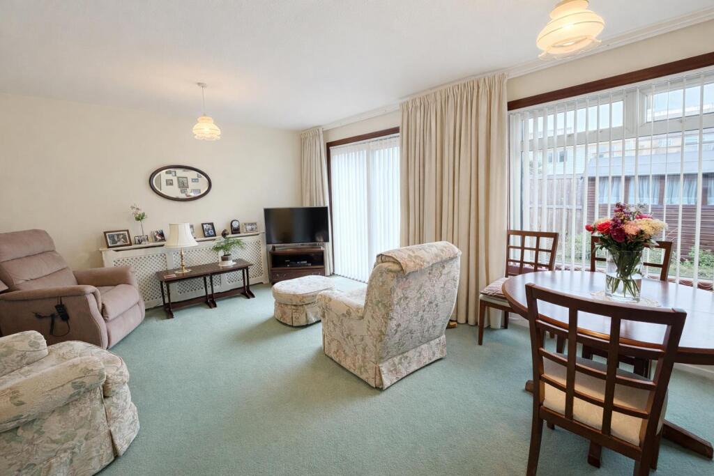 Twickenham Close, Beddington photo 2
