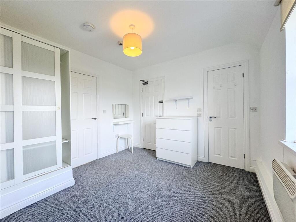 Apartment in Truro - View 4