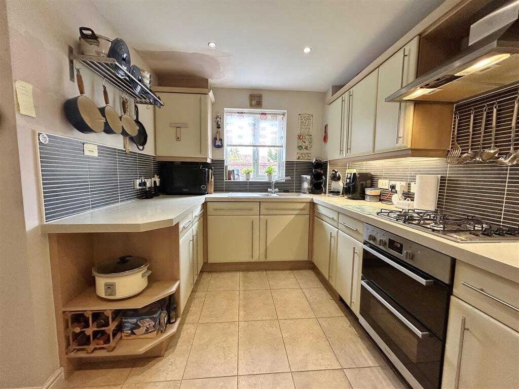 Chestnut Way, Selby photo 4