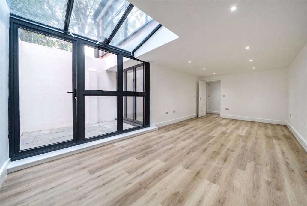 House in London - View 5