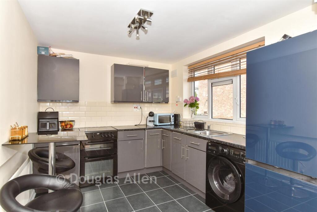 House in Romford - View 2