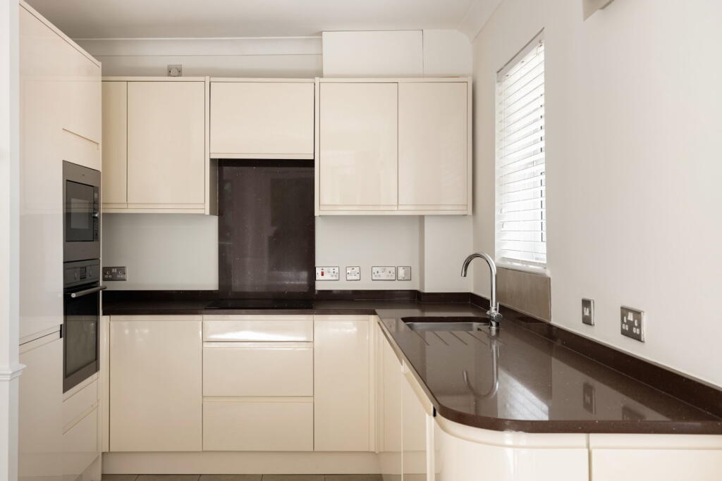 Apartment in Hemel Hempstead - View 5