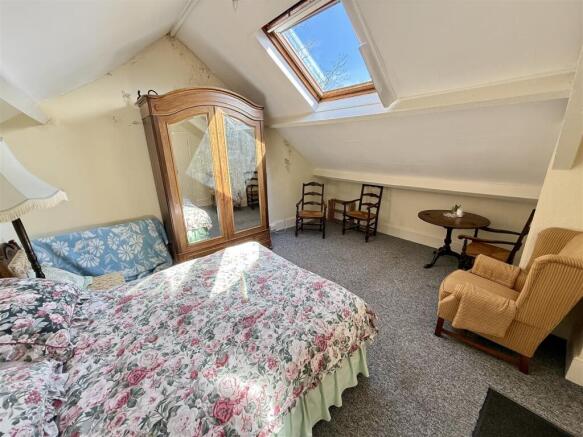 BEDROOM 6