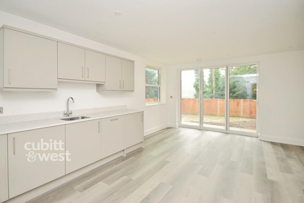 Apartment in Croydon - View 3