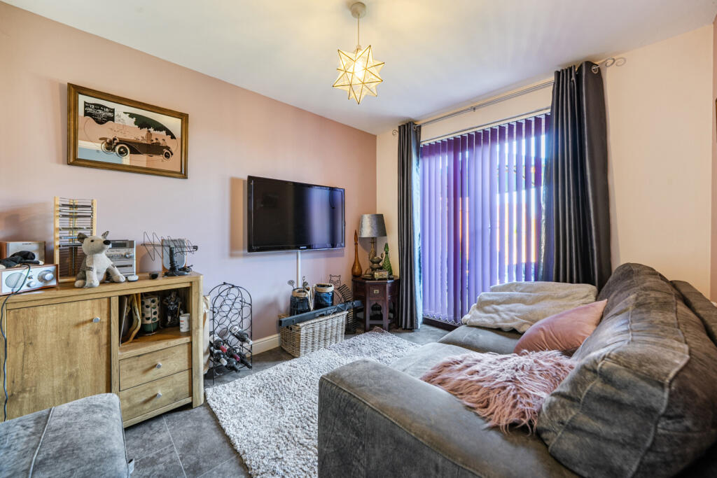 House in Gillingham, Medway - More