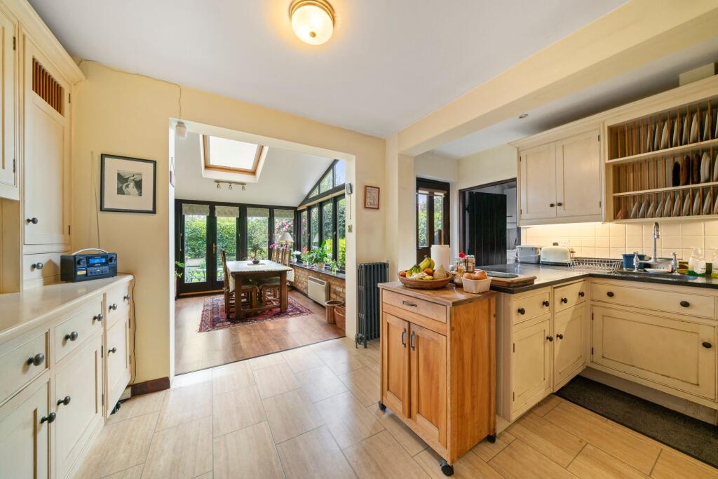West End Lane, Esher, KT10 – pohled 6