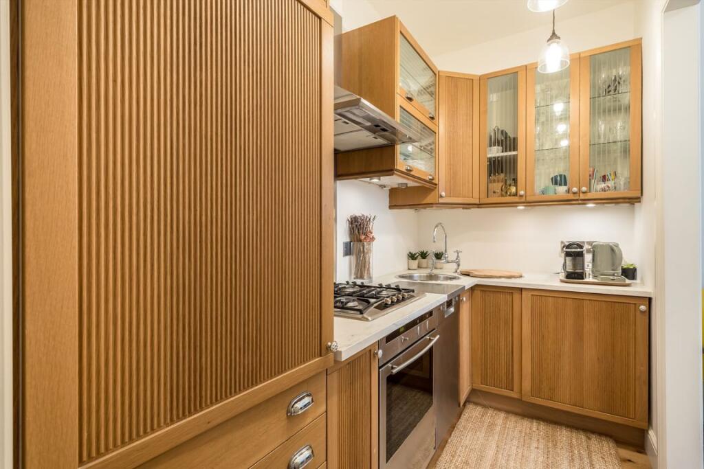 House in London, Lot's Village, Earl's Court - View 4