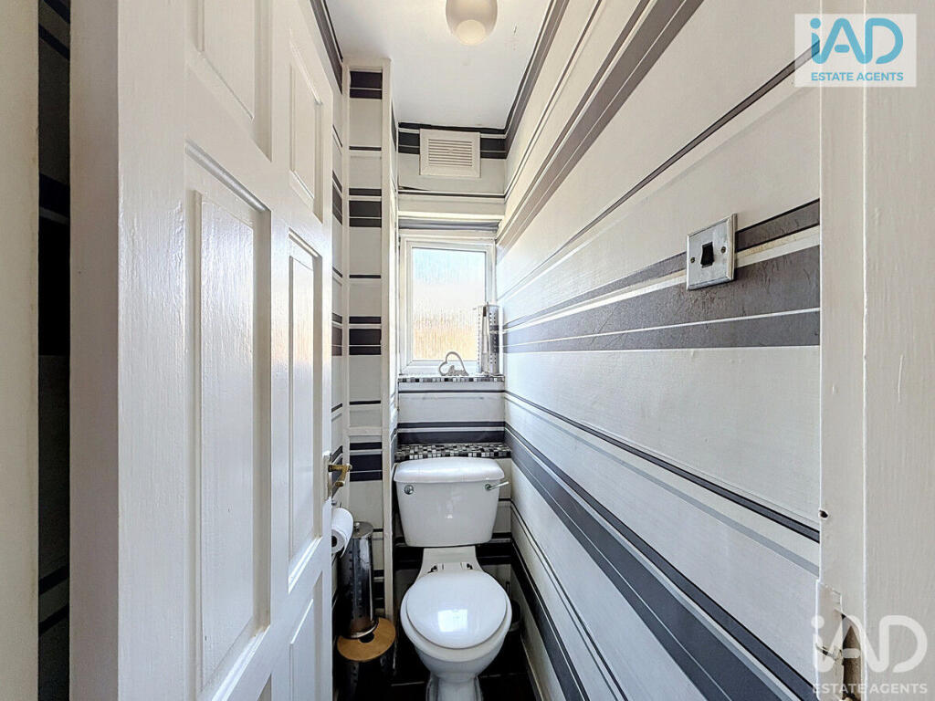 Apartment in Harlow, The Stow - More
