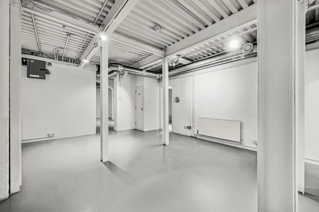 OFFICE 11.jpg