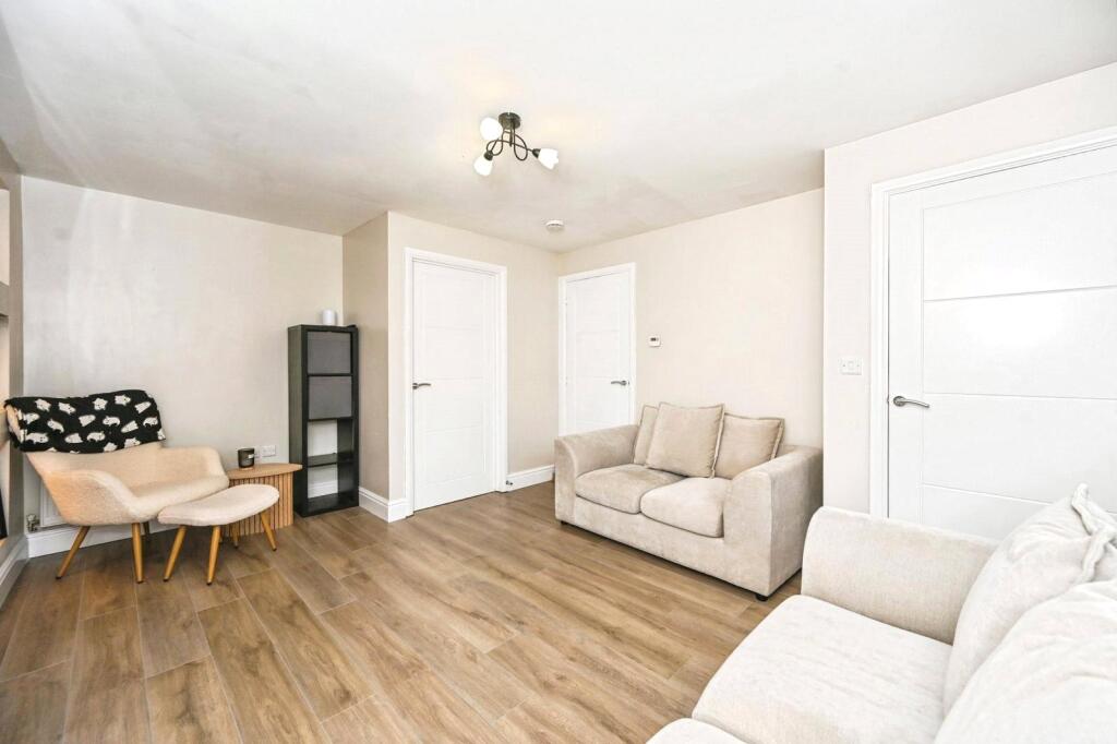 House in Warrington, Kingswood, Burtonwood and Westbrook - More