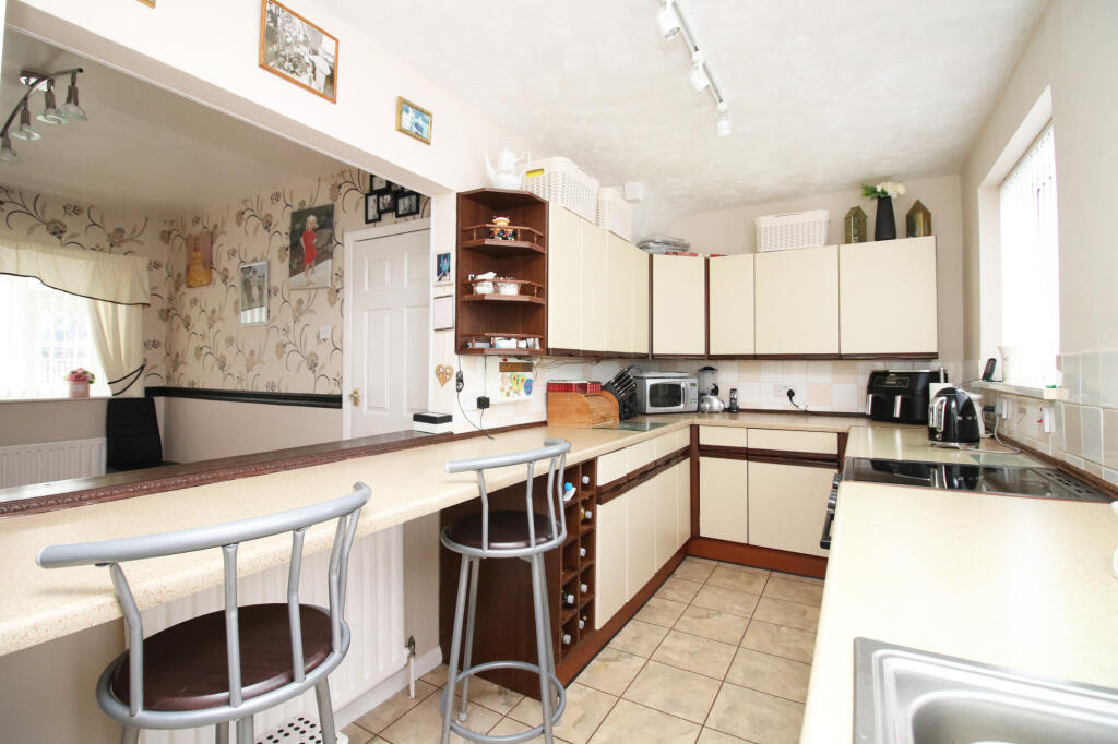 Carlisle Avenue,  Fleetwood, FY7 photo 4