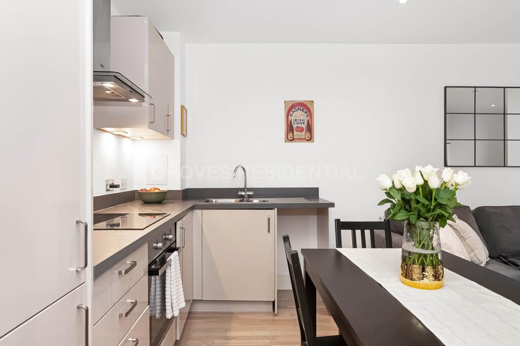 Apartment in Kingston upon Thames - View 5