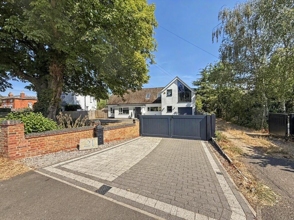 Main image of property: Chestnut House, 21 High Street, Yelvertoft, NN6 6LE