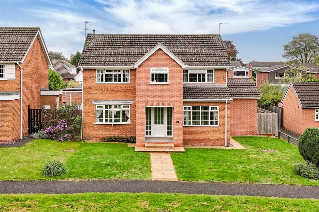 4-bed detached on Macaulay Road, Lutterworth, £550,000