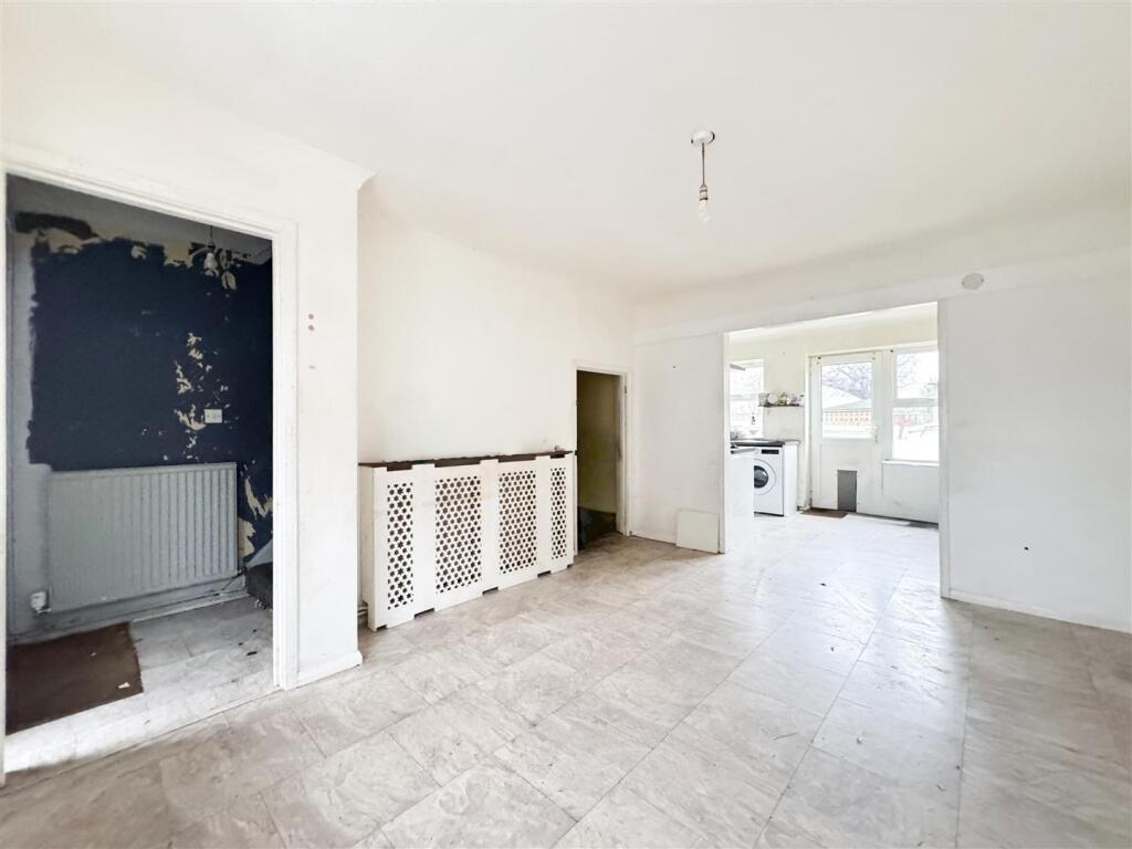House in Eastbourne, Seaside, Roselands - View 2