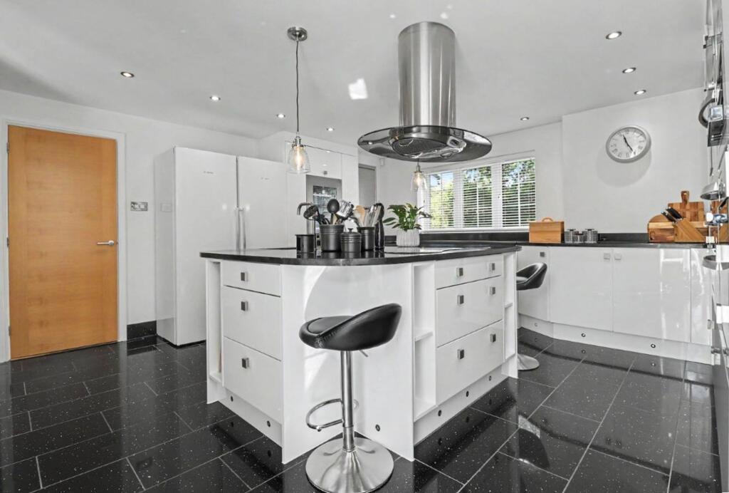 House in Eastleigh, Fair Oak and Horton Heath - View 3